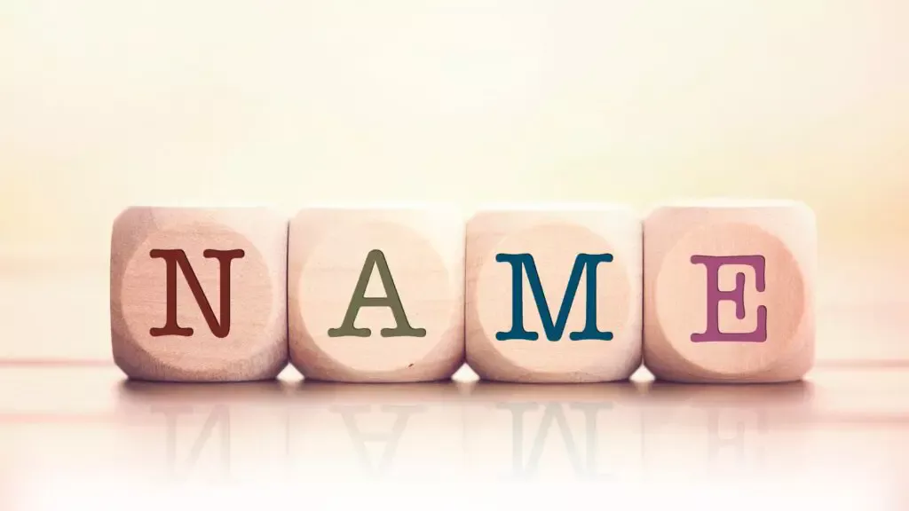 サイコロでNAMEと表示されている
