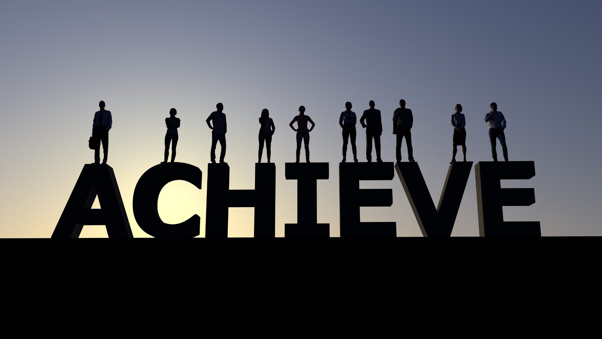 ACHIEVE の文字の上に人が立っている 