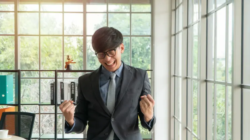 活躍 ガッツポーズ